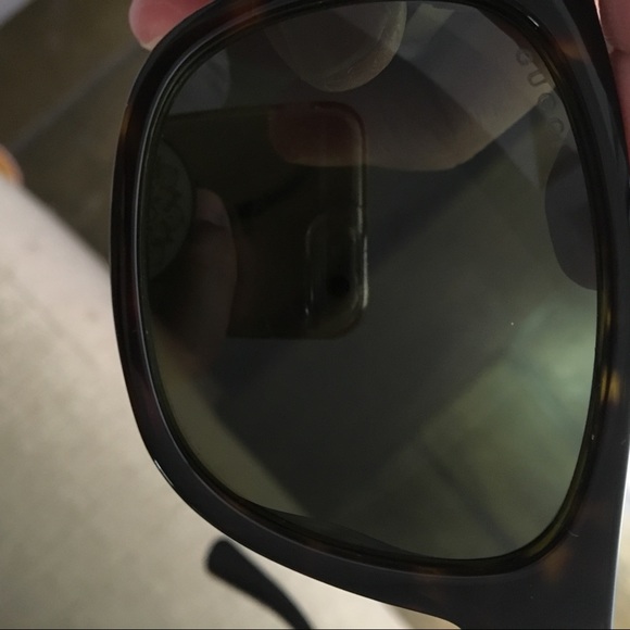 Gucci unisex sunglasses. - Picture 7 of 8